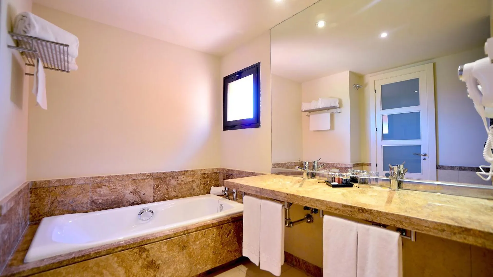 Aparthotel Novo Resort 노보 산티 페트리 5*,  스페인