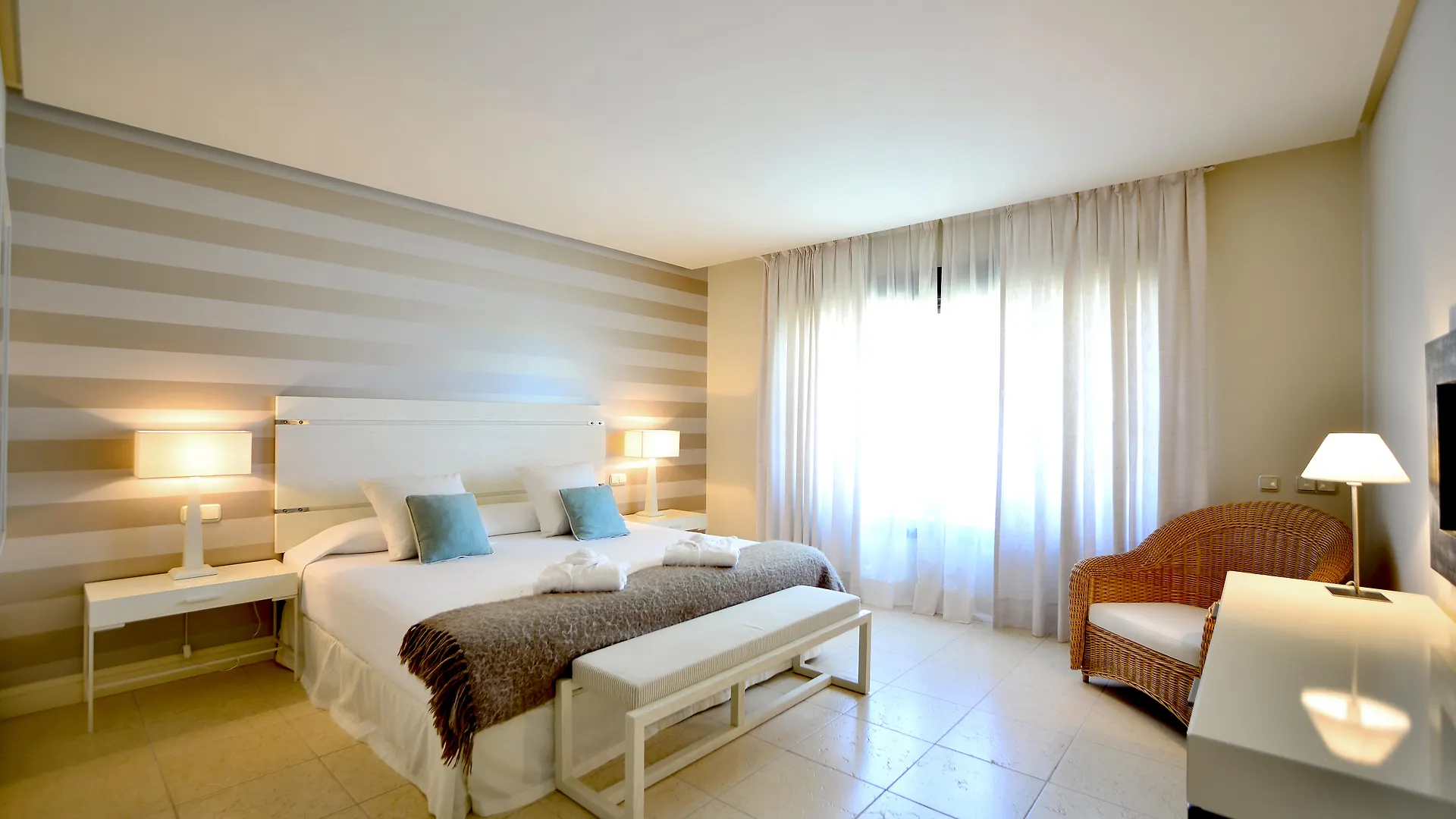 *****  נובו סנקטי פטרי Aparthotel Novo Resort ספרד